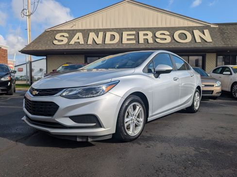 Used 2017 Chevrolet Cruze LT image 1