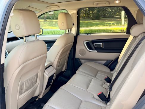 Used 2017 Land Rover Discovery Sport HSE image 10