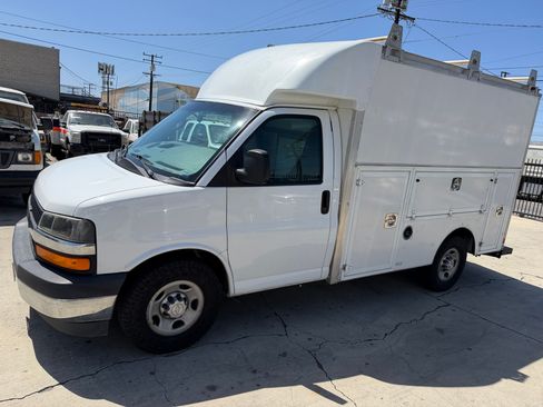 Used 2017 Chevrolet Express 3500 UNAVAIL RWD image 1