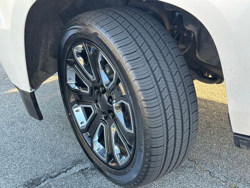 Used 2019 Chevrolet Tahoe Premier RWD image 23