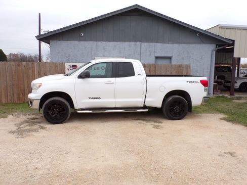 Used 2011 Toyota Tundra SR5 image 2