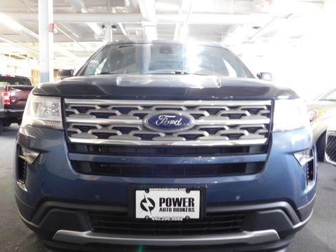 Used 2018 Ford Explorer XLT image 9