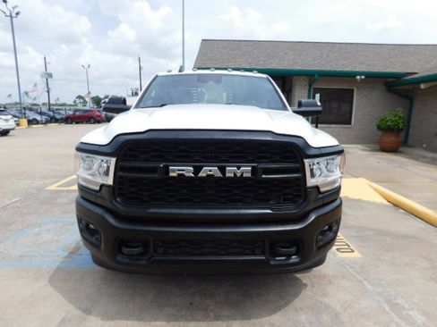 Used 2022 RAM 3500 4x4 Crew Cab Tradesman DRW image 3