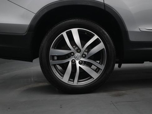 Used 2017 Honda Pilot Touring image 16