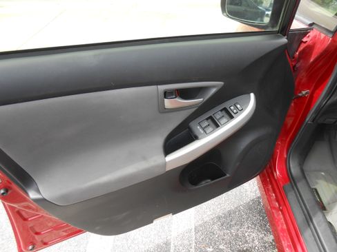 Used 2012 Toyota Prius Three image 9