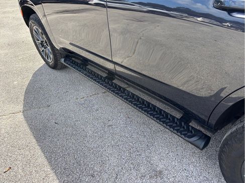 Used 2024 Chevrolet Tahoe Z71 image 18