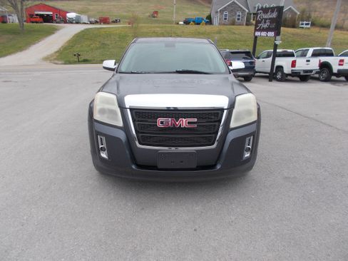 Used 2010 GMC Terrain SLE image 2