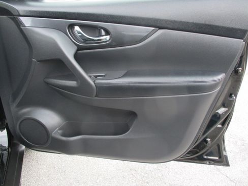 Used 2020 Nissan Rogue FWD SV 2.5L 4-Cyl SUV image 30