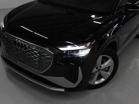 Used 2025 Audi Q4 e-tron Premium image 5