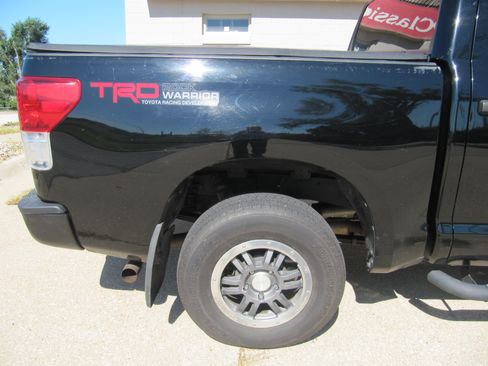 Used 2010 Toyota Tundra 4x4 CrewMax image 37