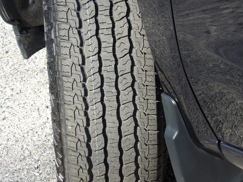 Used 2022 Chevrolet Silverado 1500 Custom image 14