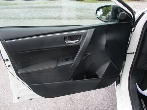 Used 2018 Toyota Corolla LE FWD image 13