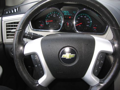 Used 2011 Chevrolet Traverse LTZ image 16