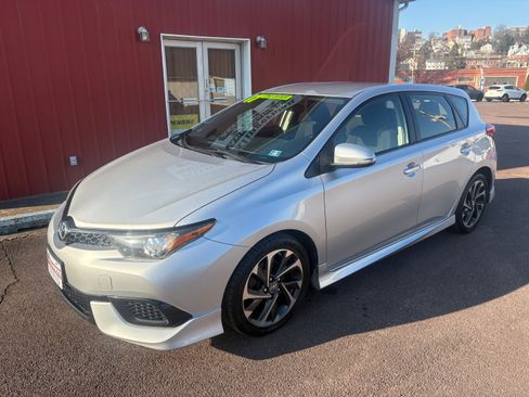 Used 2017 Toyota Corolla iM image 2