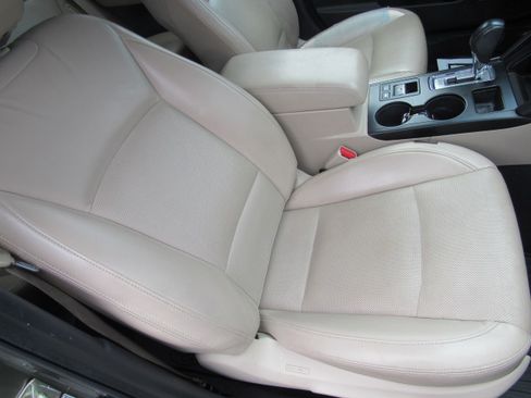 Used 2017 Subaru Outback 3.6R Limited image 16