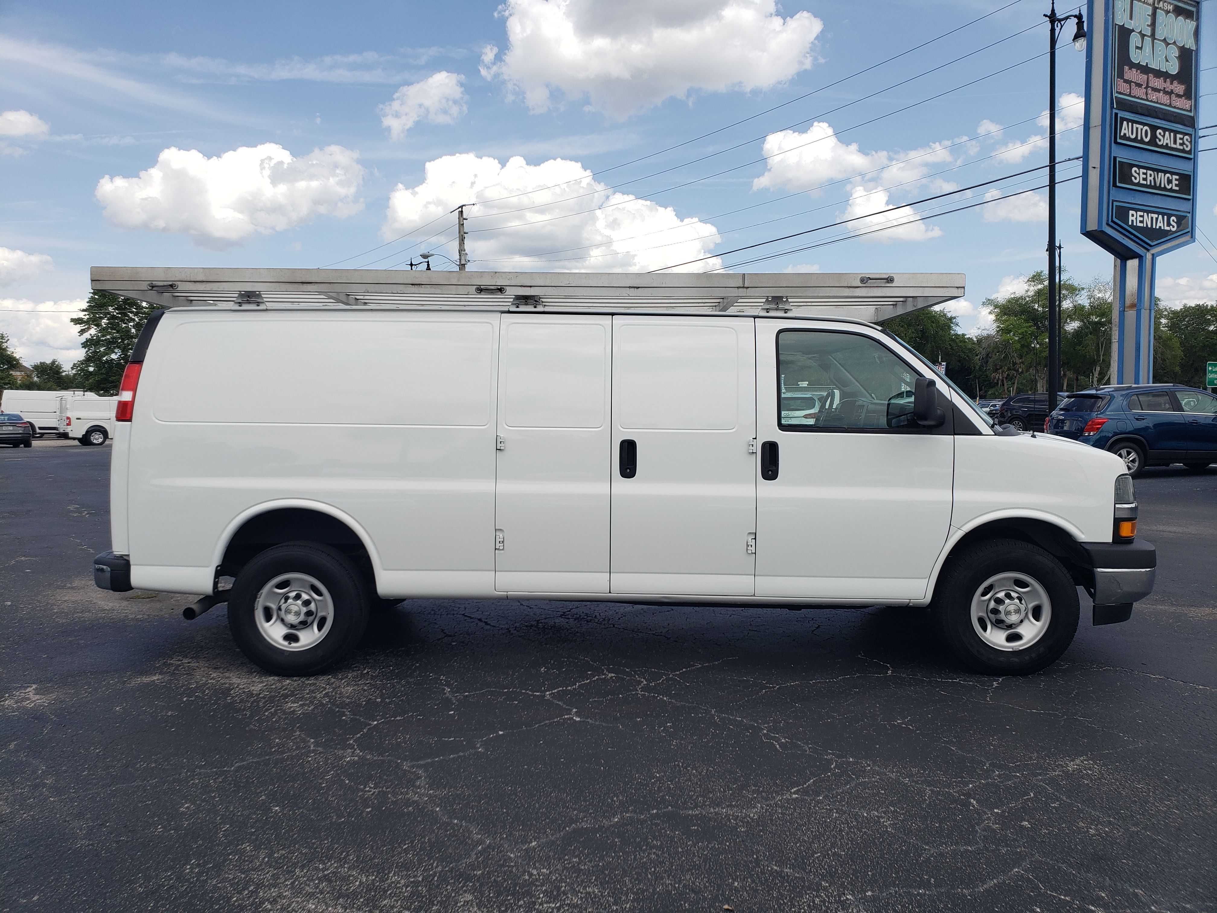 Used 2022 Chevrolet Express 3500 Extended RWD image 6