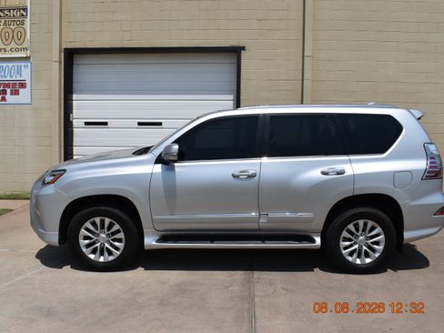 Used 2016 Lexus GX 460 GX 460 Premium Sport Utility 4 AWD/4WD image 9