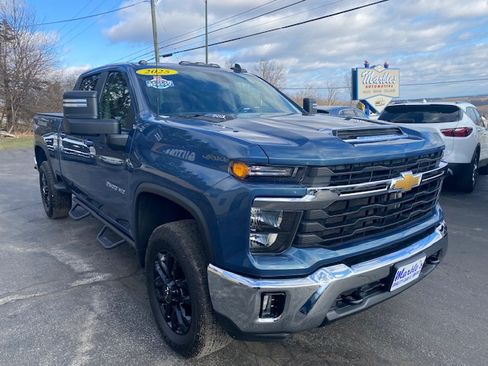 Used 2025 Chevrolet Silverado 2500 LT image 7