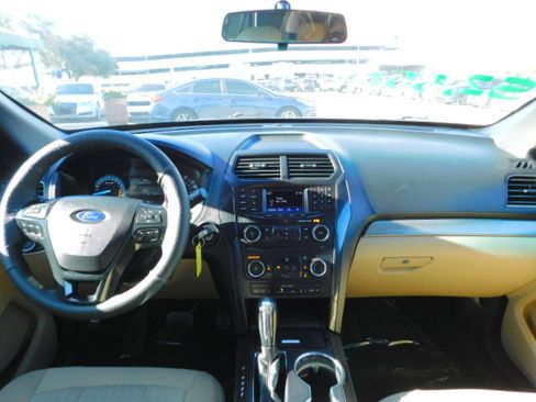 Used 2017 Ford Explorer image 12