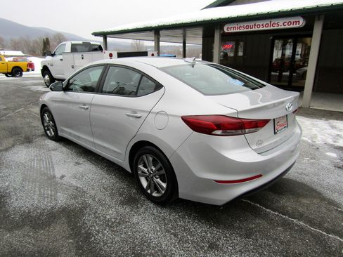 Used 2017 Hyundai Elantra SE image 8