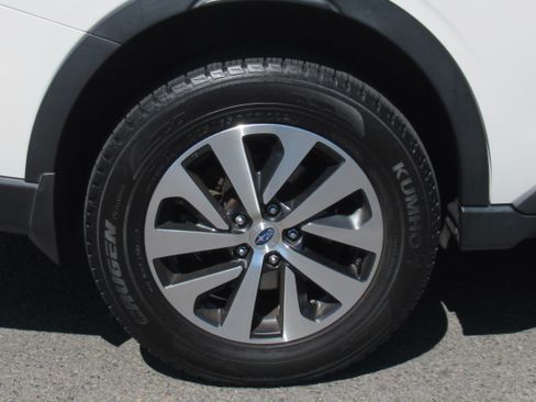Used 2022 Subaru Outback Premium image 21