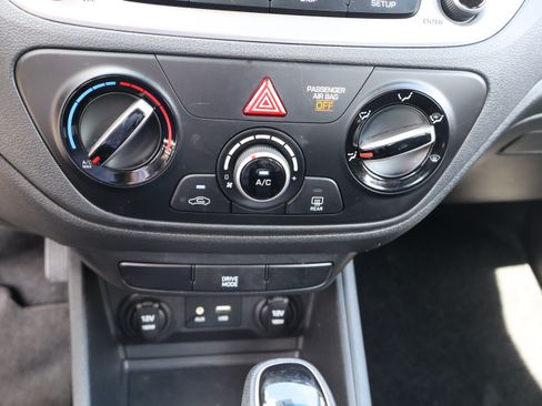 Used 2020 Hyundai Accent SEL image 23