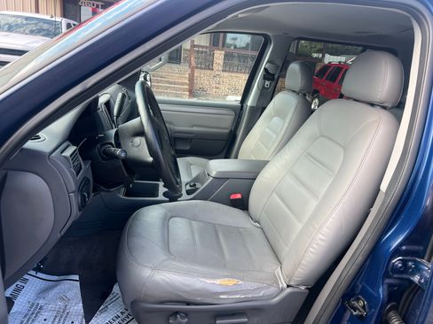 Used 2004 Ford Explorer XLT image 2