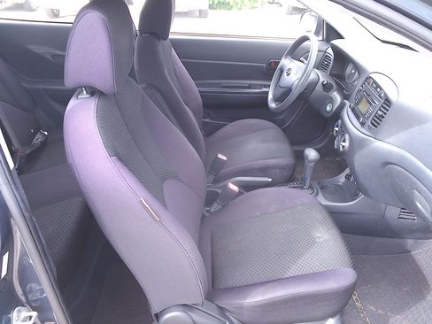 Used 2010 Hyundai Accent GS image 11