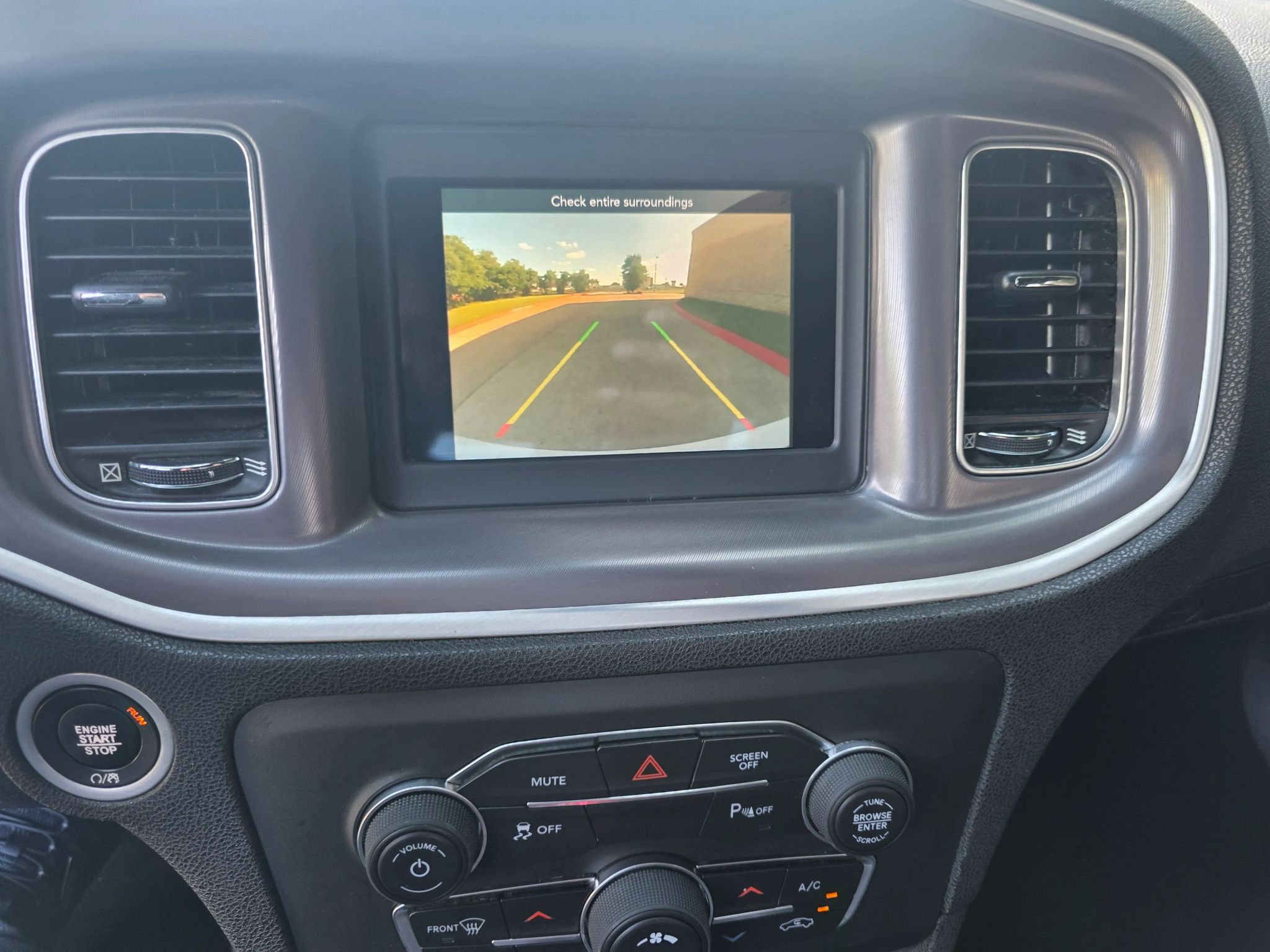 Used 2019 Dodge Charger SXT RWD image 11