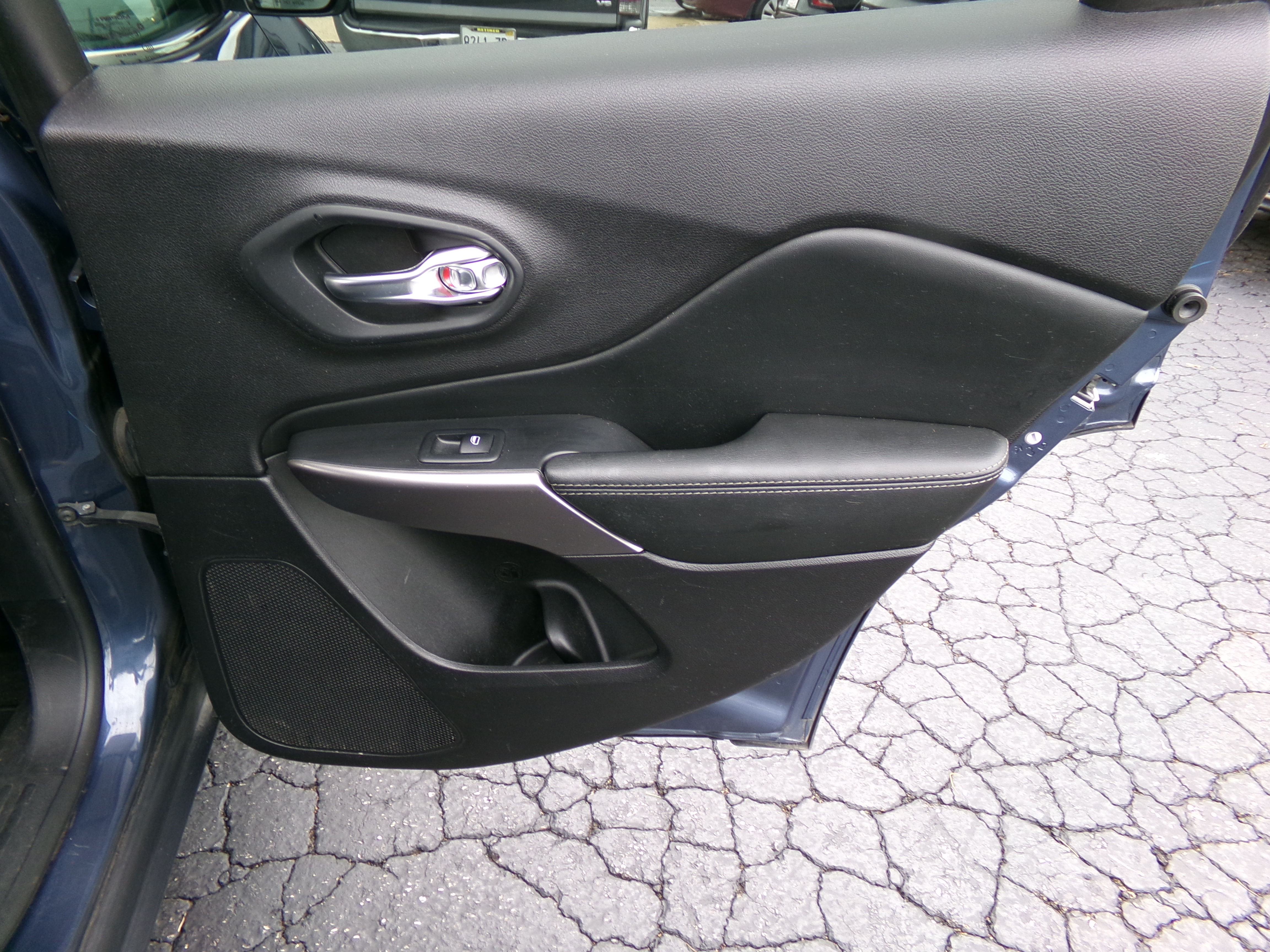 Used 2021 Jeep Cherokee 4WD Latitude Lux image 14