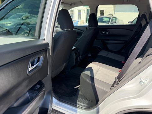 Used 2024 Nissan Rogue AWD SV image 12