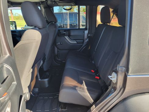 Used 2016 Jeep Wrangler Unlimited Sport image 6
