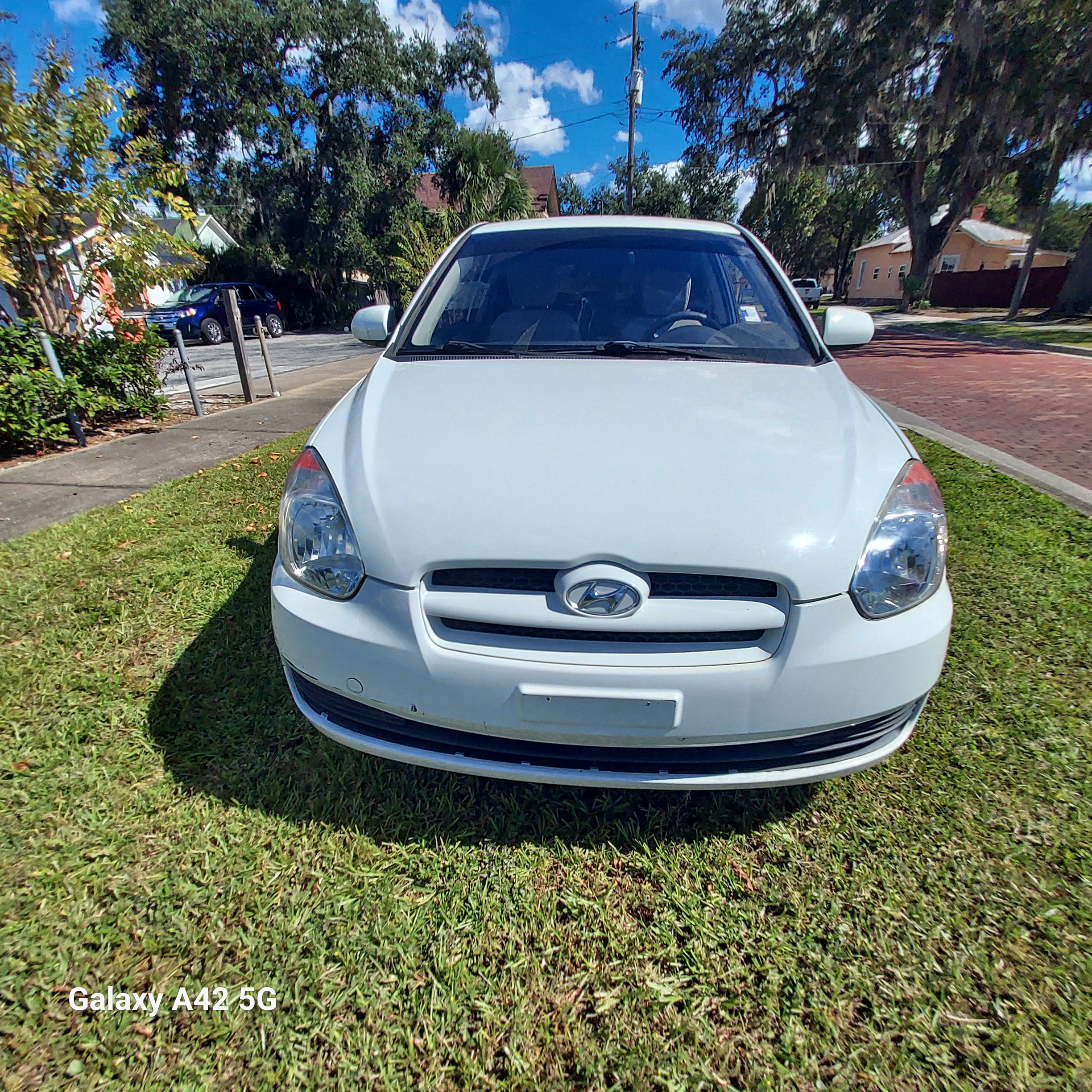 Used 2010 Hyundai Accent Hatchback FWD image 2