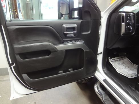 Used 2018 Chevrolet Silverado 2500 LT image 19