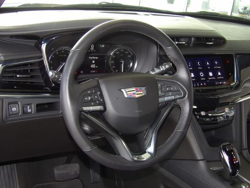 Used 2025 Cadillac XT6 Premium Luxury image 18