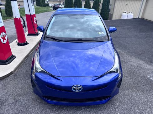 Used 2016 Toyota Prius Two FWD image 2