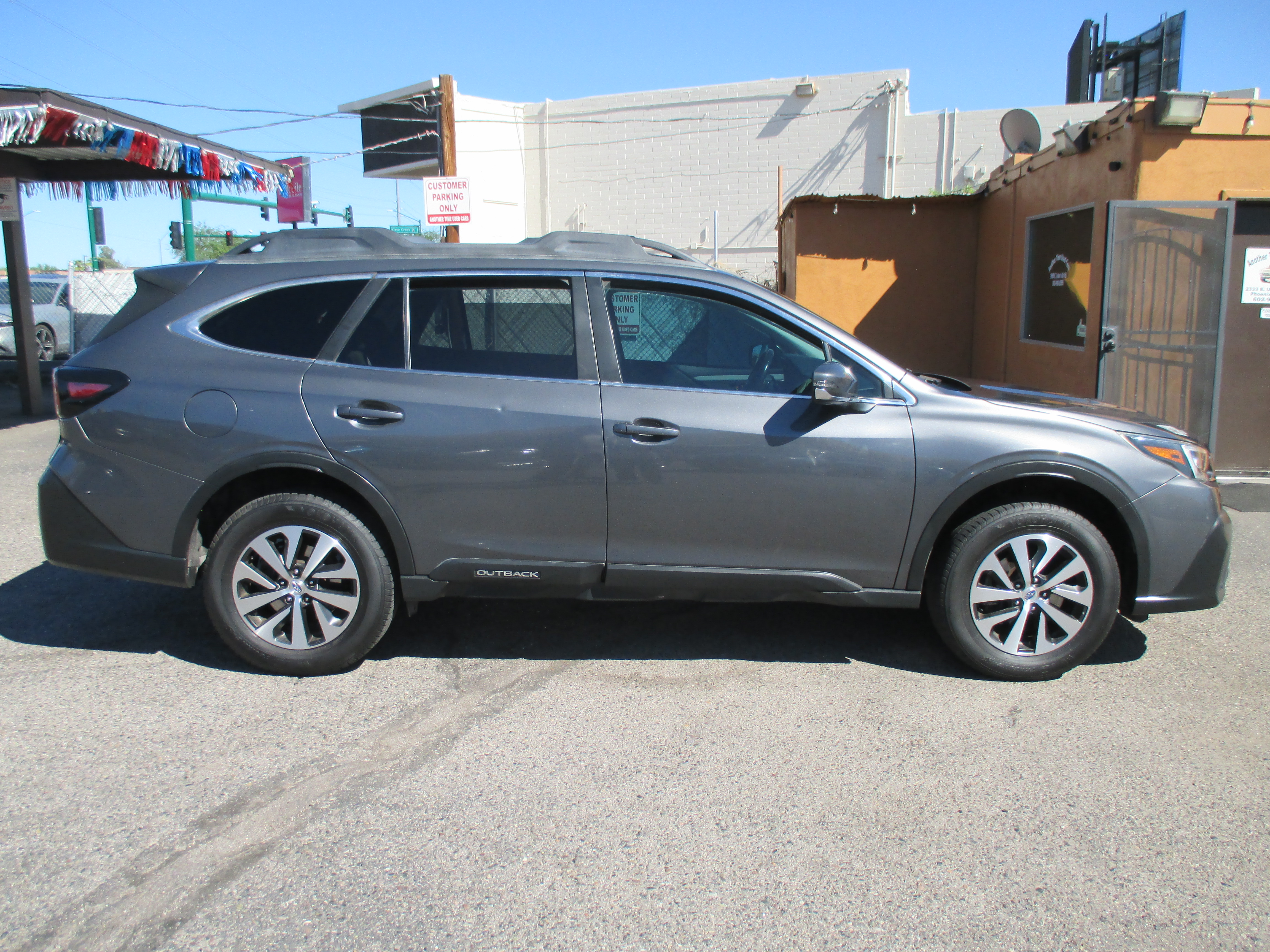 Used 2021 Subaru Outback Premium Wagon 4D AWD/4WD image 2