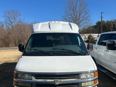 Used 2002 Chevrolet Express 3500 LS image 11