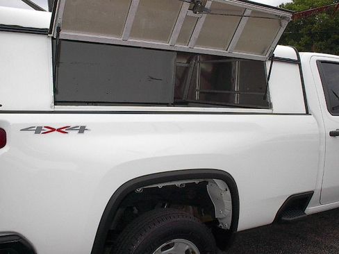 Used 2022 Chevrolet Silverado 2500 W/T AWD/4WD image 5