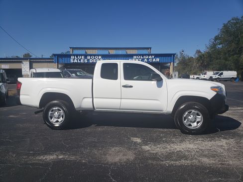Used 2022 Toyota Tacoma SR image 6