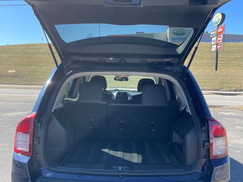 Used 2017 Jeep Compass Latitude image 9