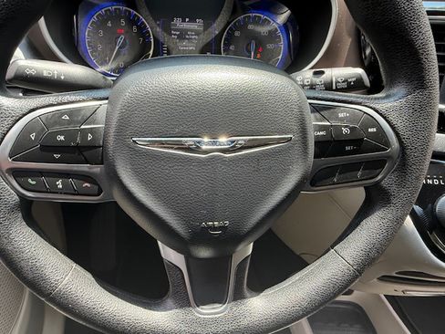 Used 2020 Chrysler Voyager LXi image 25