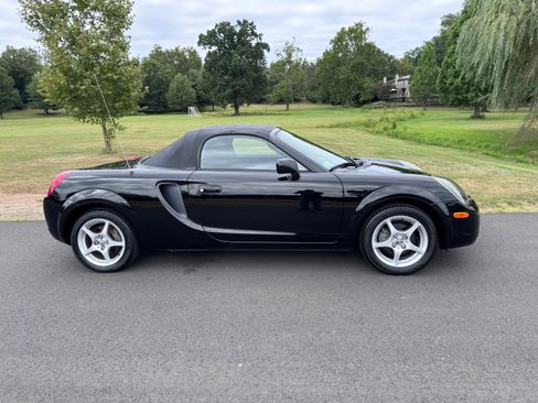 Used 2000 Toyota MR2 Spyder image 25
