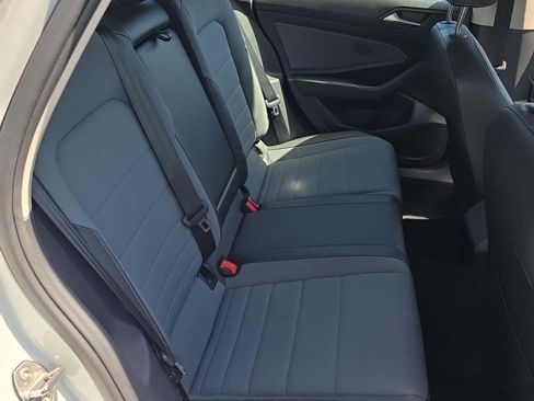 Used 2025 Volkswagen Jetta SE image 9
