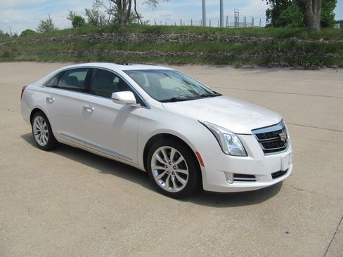 Used 2017 Cadillac XTS Luxury AWD image 9