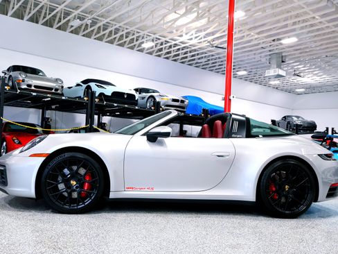 Used 2021 Porsche 911 Targa 4S image 2