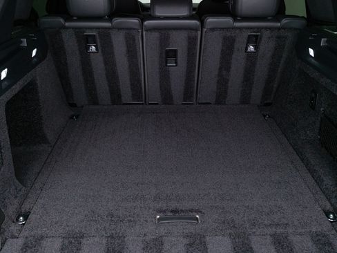 Used 2025 Land Rover Range Rover SE image 46