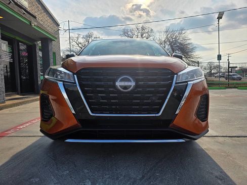 Used 2022 Nissan Kicks SV image 9