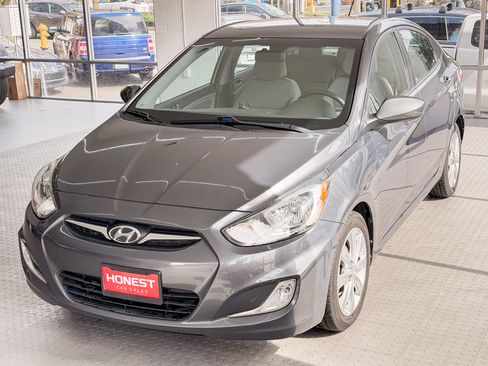Used 2012 Hyundai Accent GLS image 3