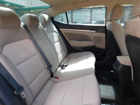 Used 2019 Hyundai Elantra SEL image 19
